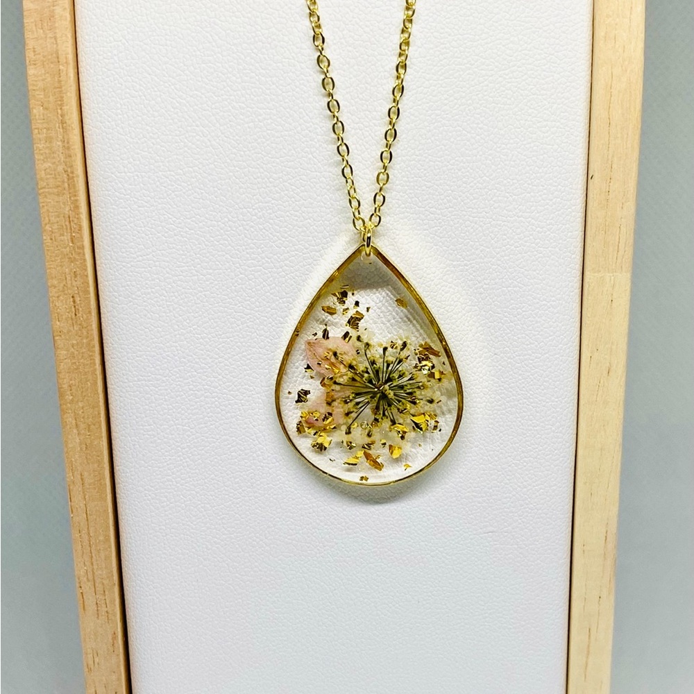 Gold Floral Pendant Necklace